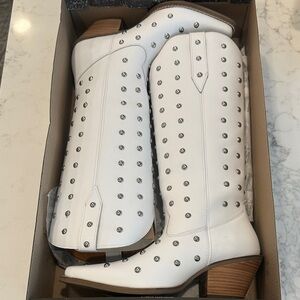 Dingo White Broadway Bunny Studded Boot 9